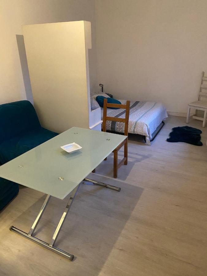 Adorable Gesthouse Avec Parking Gratuit Sur Place. Daire Le Chene Dış mekan fotoğraf