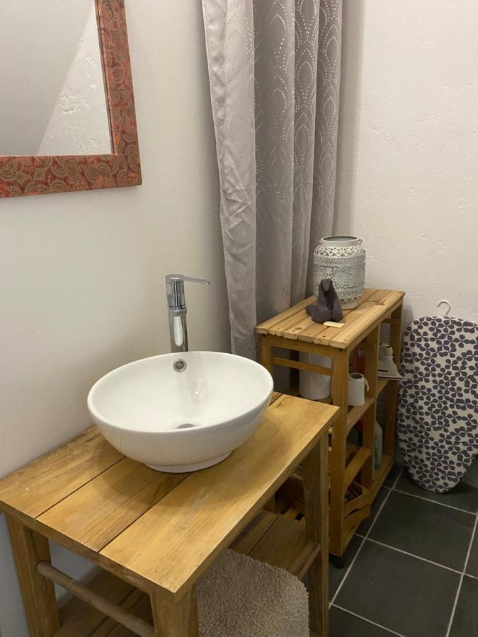 Adorable Gesthouse Avec Parking Gratuit Sur Place. Daire Le Chene Dış mekan fotoğraf